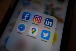 a quel gafam LinkedIn appartient ?