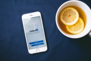 Comment utiliser linkedin recruiter en 2023 pour recruter 